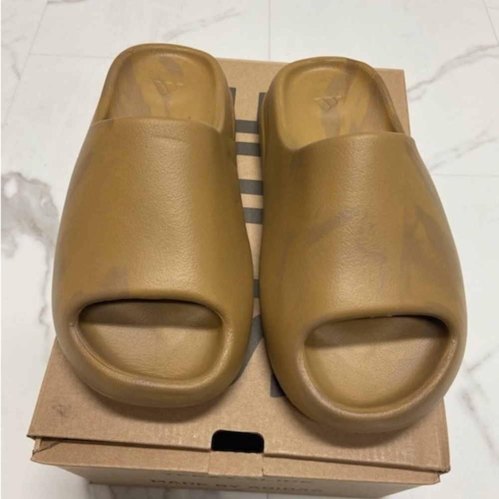 Ochre Yeezy slides sizes 6 and 7 dead stock with box never worn